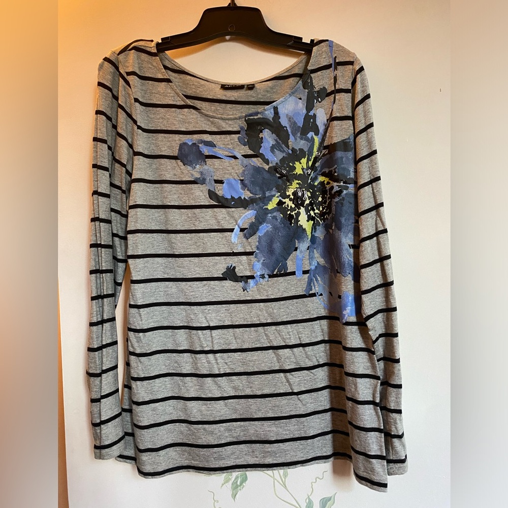 Apt 9 graphic tee